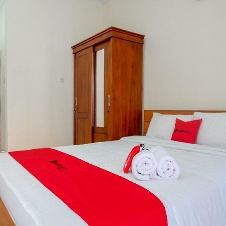 Reddoorz Near Mertasari Beach Денпасар Екстериор снимка