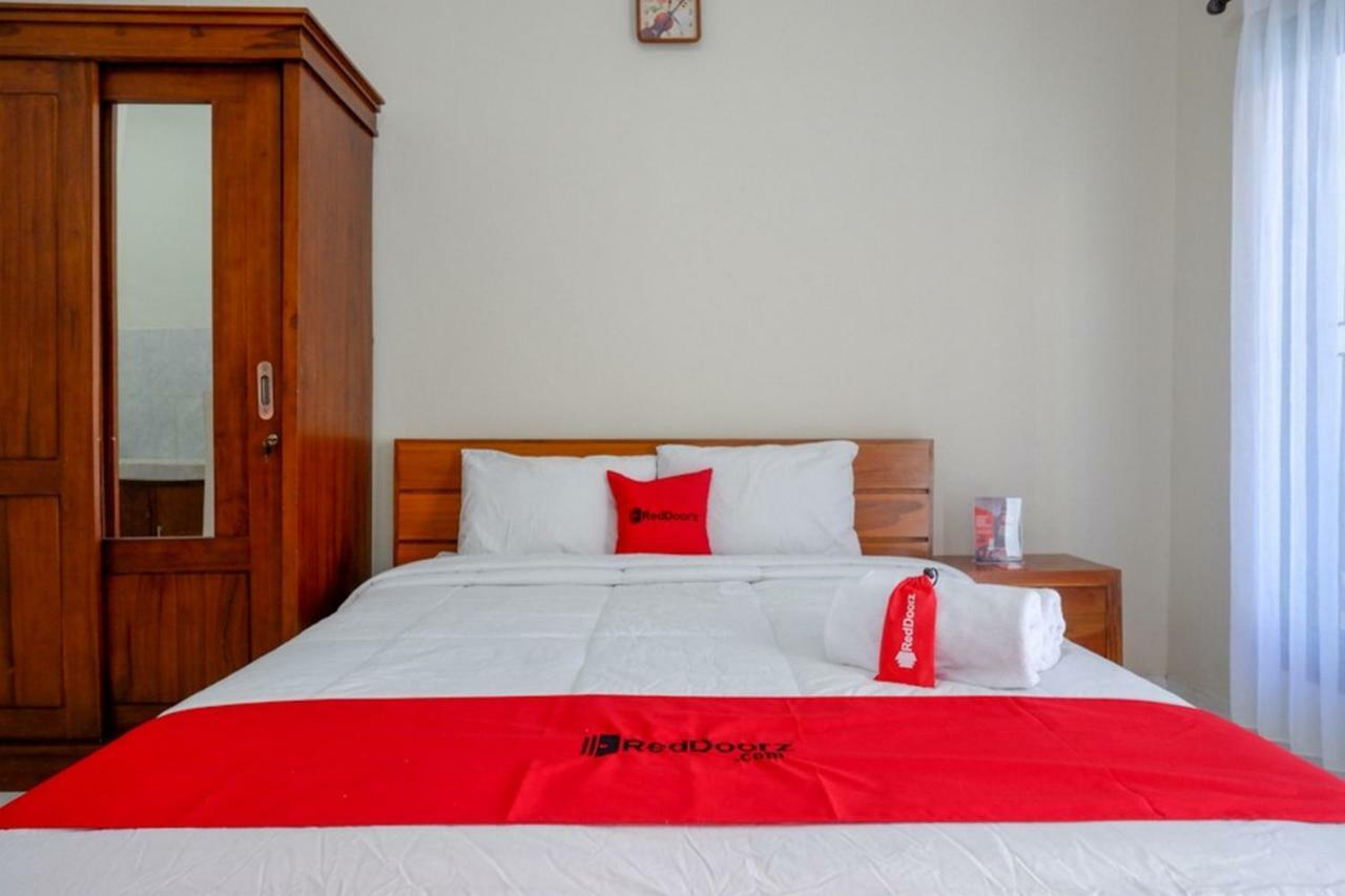 Reddoorz Near Mertasari Beach Денпасар Стая снимка
