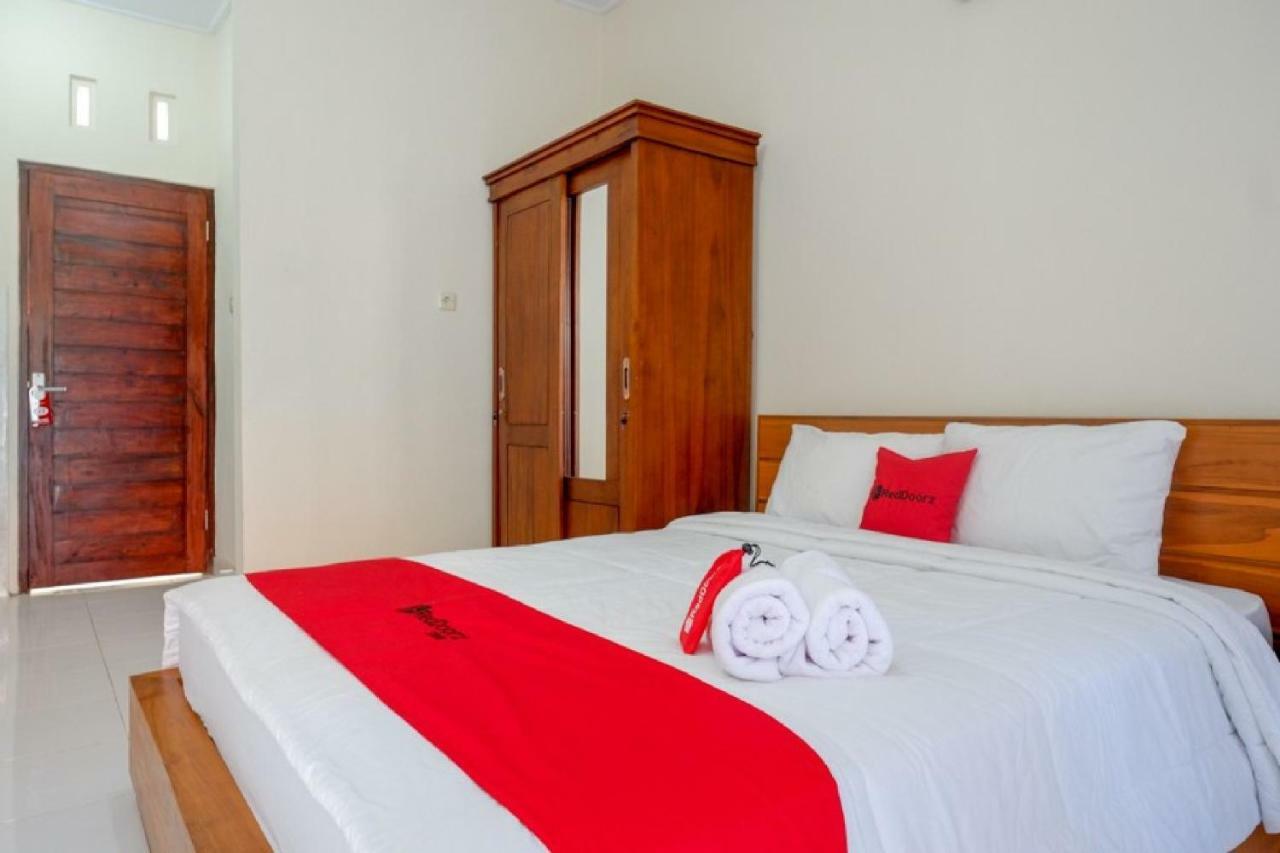 Reddoorz Near Mertasari Beach Денпасар Екстериор снимка